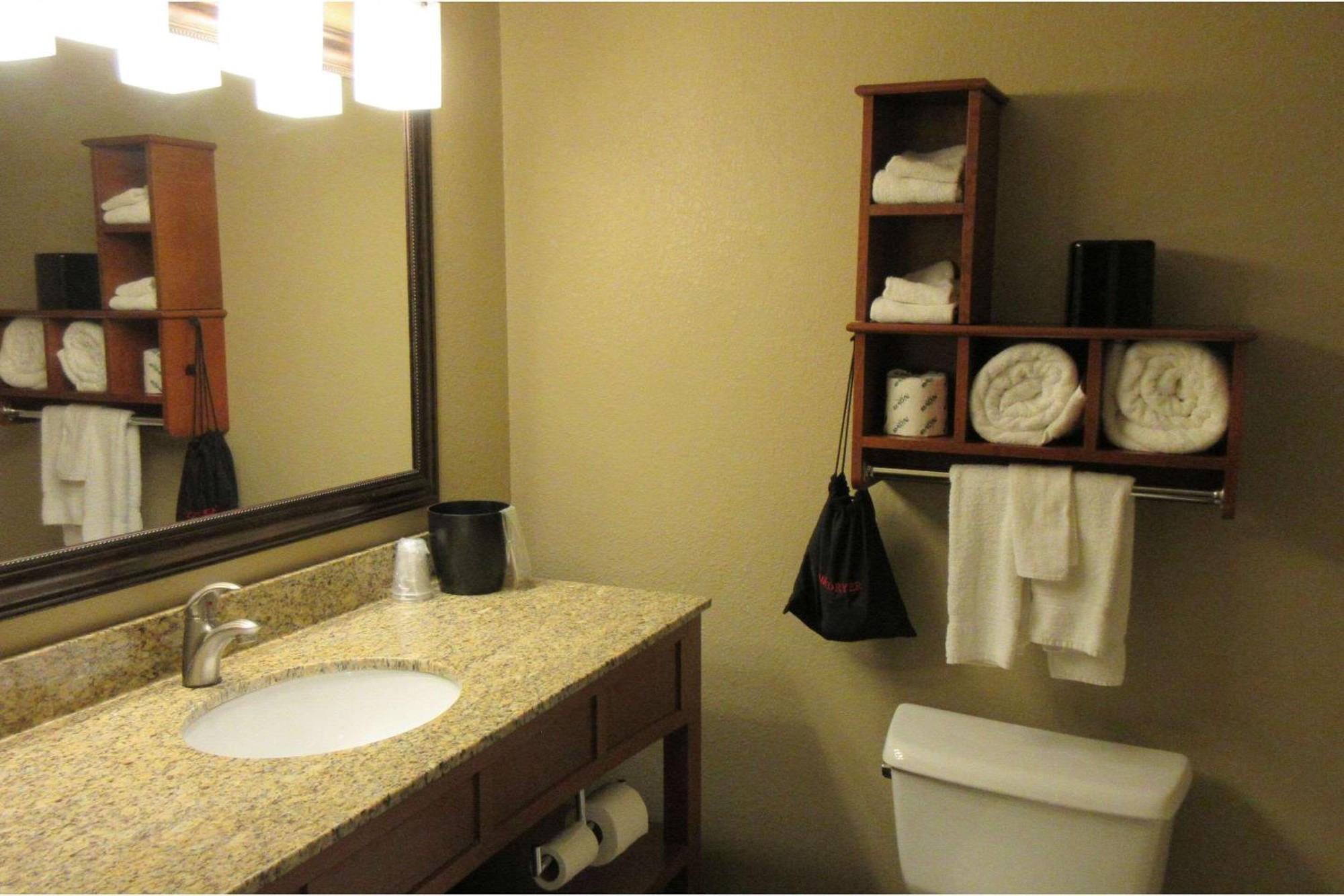 Quality Inn & Suites 스틸워터 외부 사진
